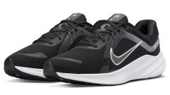 Yürüyüş Konforu Sağlayan Siyah Spor Ayakkabı Erkek Ürünleri