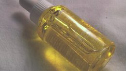 Acı Badem Yağının Saça Faydaları